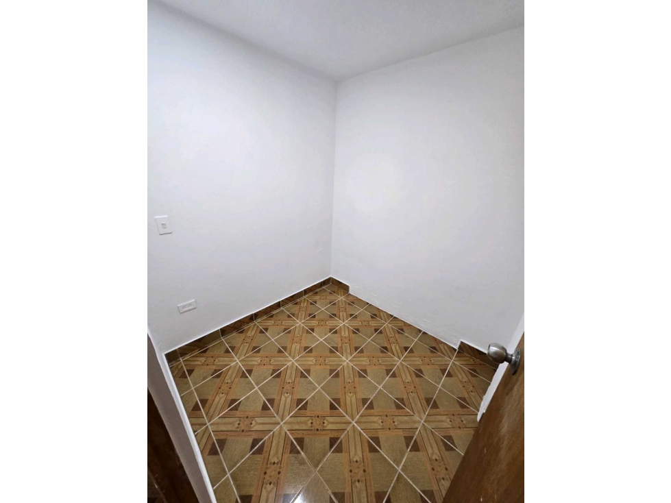 ARRIENDO APARTAMENTO PRIMER PISO CERCA A COMFAMA DE BELLO — foto 3