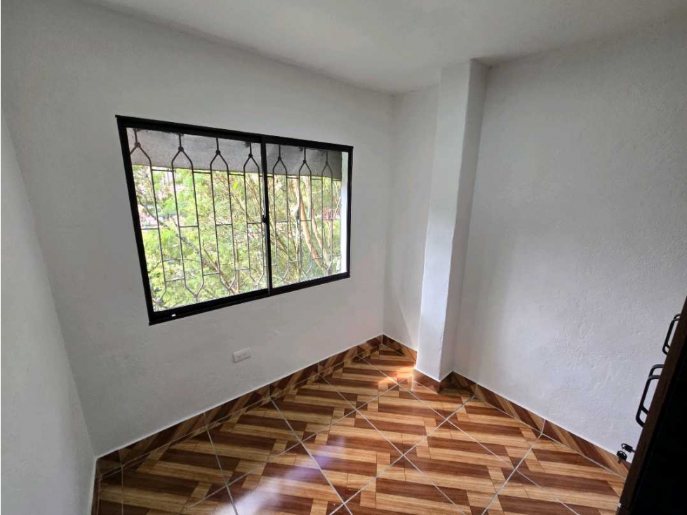 ARRIENDO APARTAMENTO PRIMER PISO CERCA A COMFAMA DE BELLO — foto 5