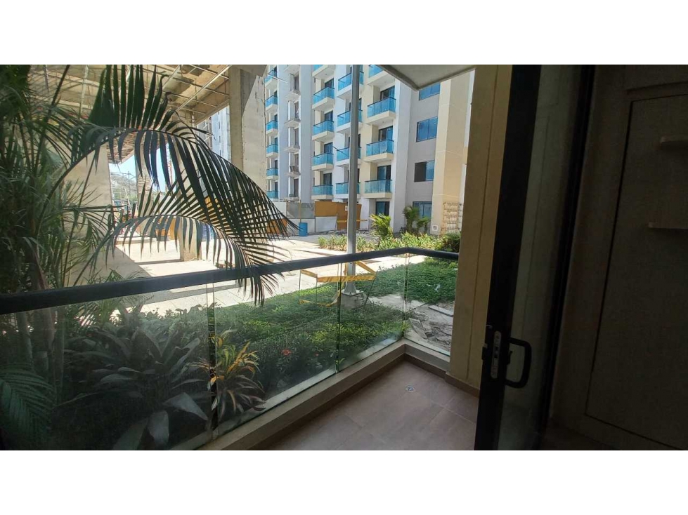 ARRIENDO APARTAMENTO SIN AMOBLAR CERCA A PLAYA POZOS COLORADOS