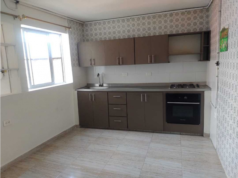 Arriendo Apartamento tercer piso barrio San Diego — foto 2