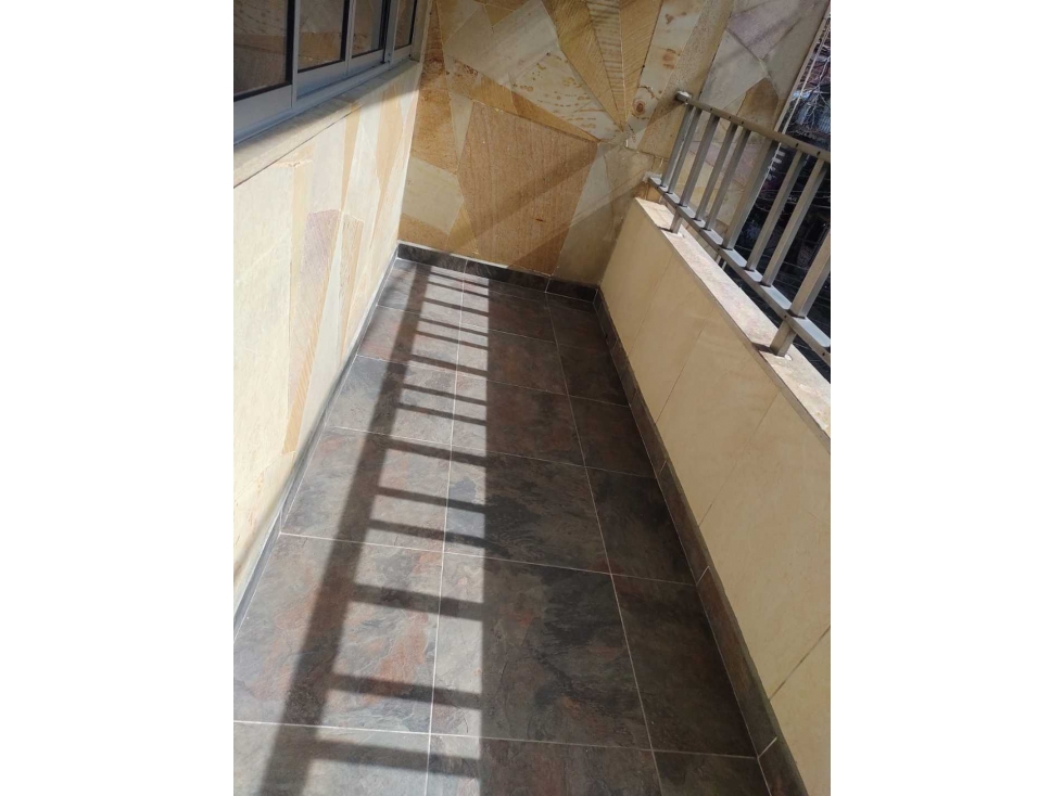 Arriendo Apartamento tercer piso barrio San Diego — foto 6