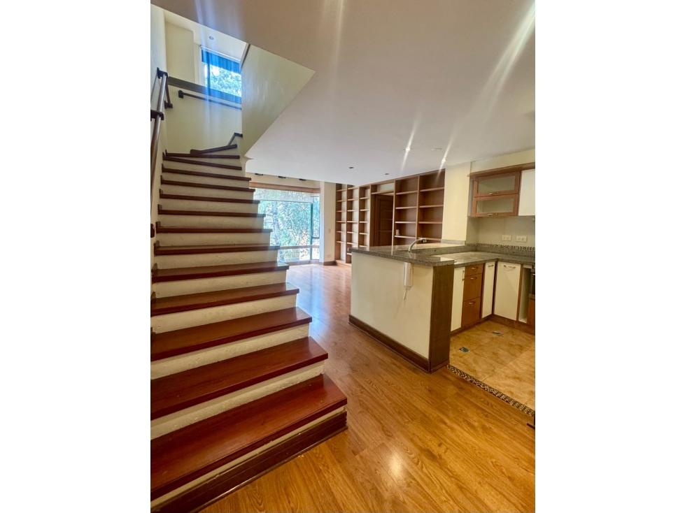 Arriendo apto duplex en el Chico