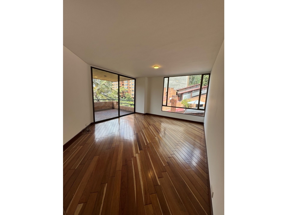Arriendo apto en Rosales. Amplio iluminado con vista y terrazas — foto 4