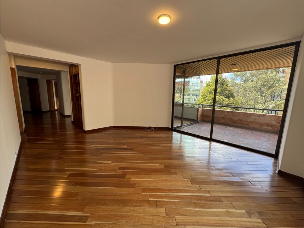 Arriendo apto en Rosales. Amplio iluminado con vista y terrazas — foto 5