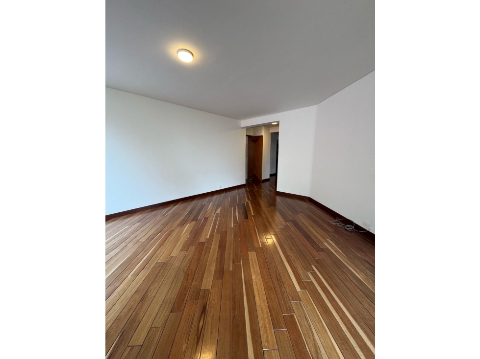 Arriendo apto en Rosales. Amplio iluminado con vista y terrazas — foto 6