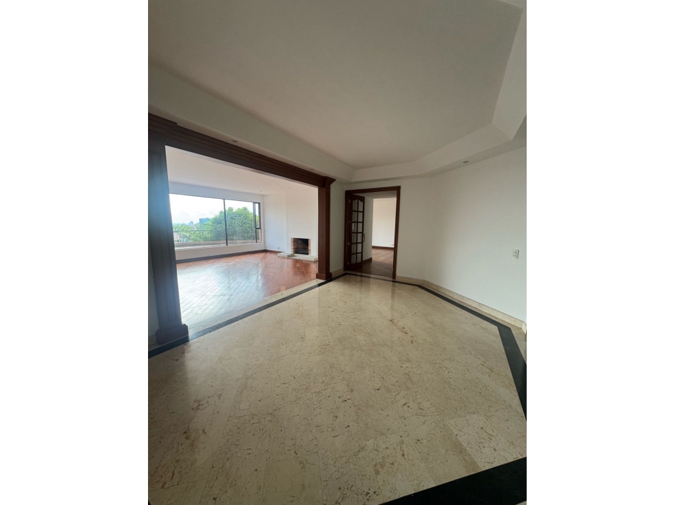 Arriendo apto exclusivo Santa Bárbara Alta 4 alcobas con baño terraza