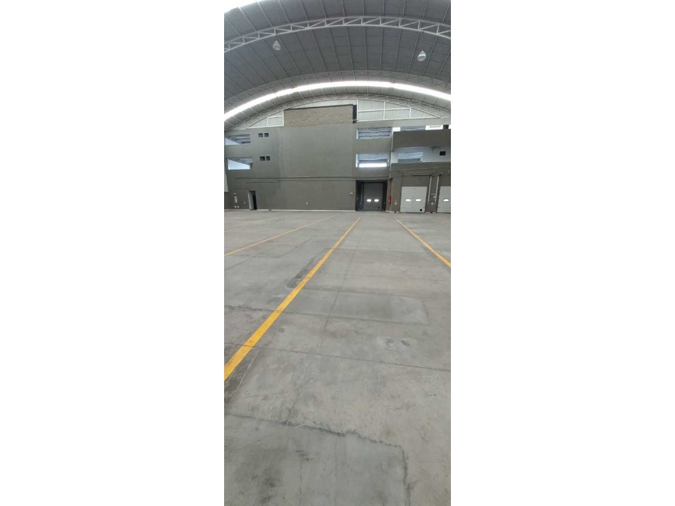 ARRIENDO BODEGA 2540M2 - 1