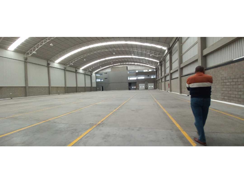 ARRIENDO BODEGA 2540M2 - 3
