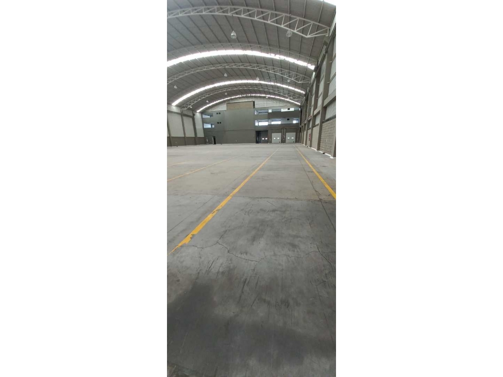 ARRIENDO BODEGA 2540M2 - 4