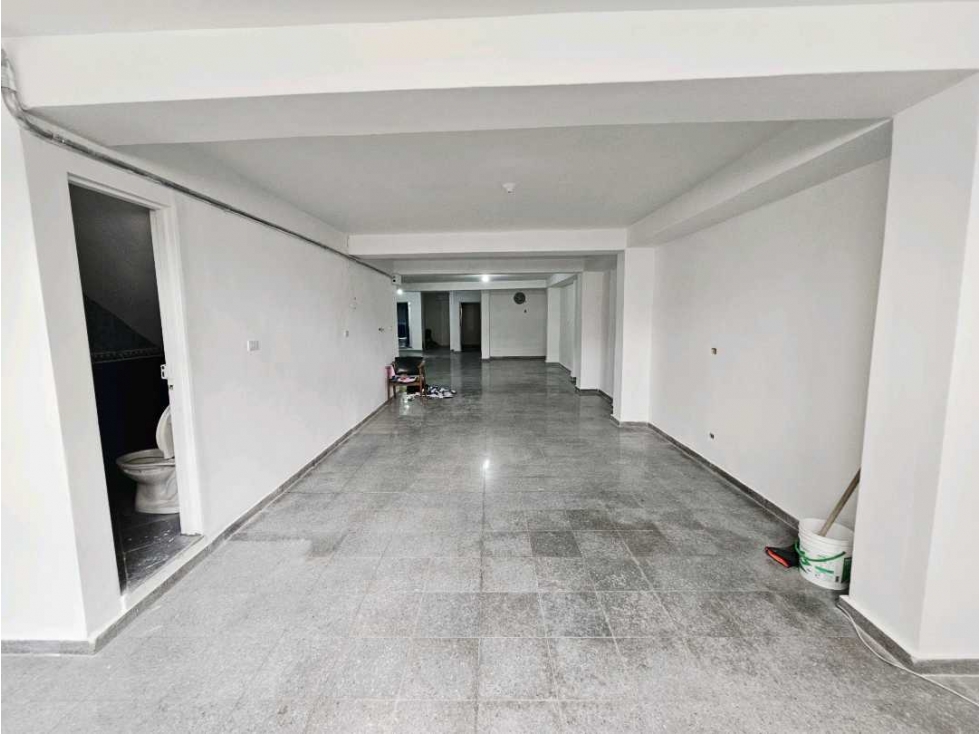 ARRIENDO BODEGA 2 PISO. AVENIDA GUAYABAL