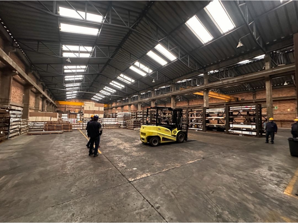 ARRIENDO BODEGA 3.640 m² ZONA INDUSTRIAL FONTIBON