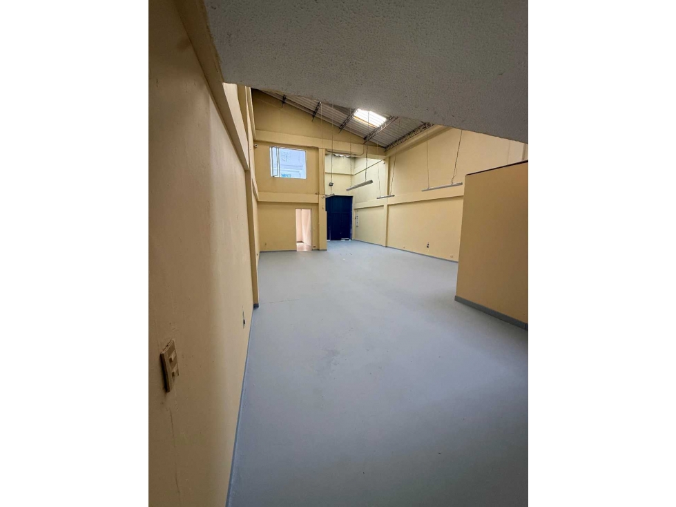 Arriendo Bodega Comercial Barrio Gaitán