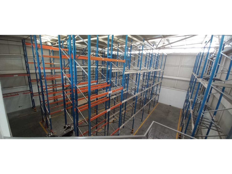 ARRIENDO BODEGA CON ESTANTER SIBERIA CALLE 80 - 5