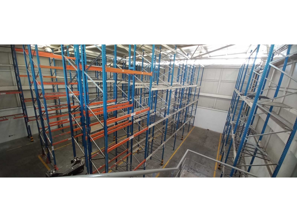 ARRIENDO BODEGA CON ESTANTER SIBERIA CALLE 80 - 4