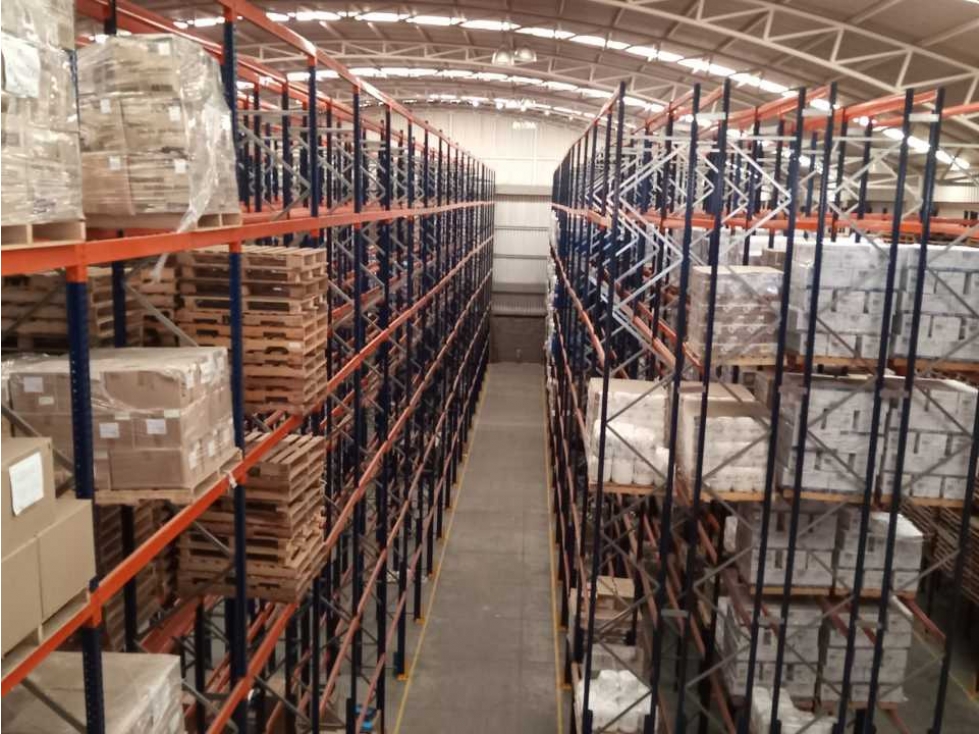 ARRIENDO BODEGA CON ESTANTERIA PARQUE INDUSTRIAL SIBERIA CALLE 89 - 2
