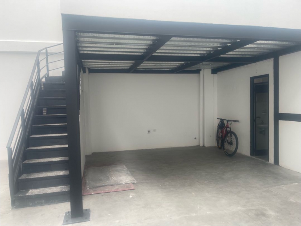 Arriendo bodega de 210 m² en el barrio Santa Sofía sobre la calle 80 — foto 6