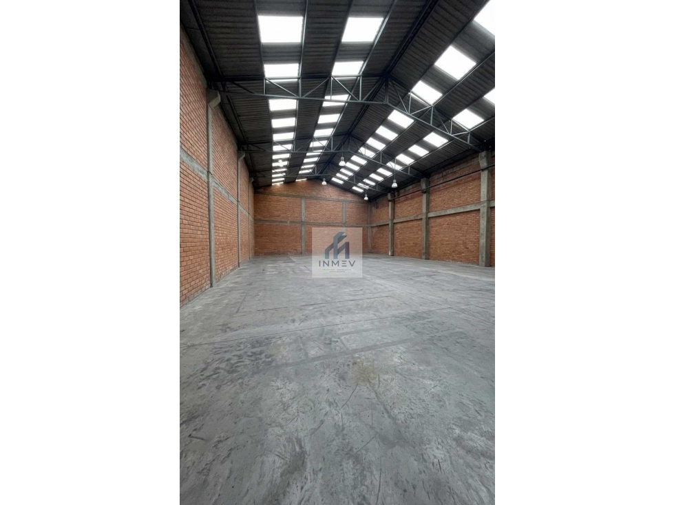 ARRIENDO BODEGA DE 2174M² EN PUENTE ARANDA