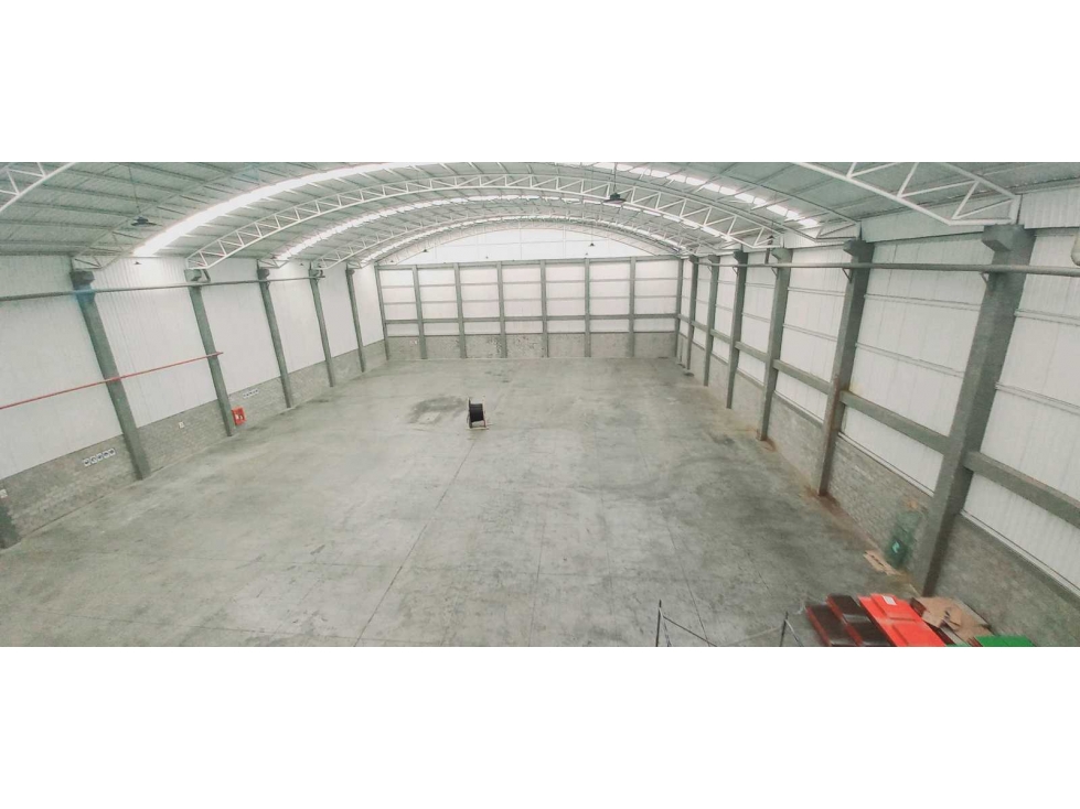 ARRIENDO BODEGA PARQUE INDUSTRIAL SIBERIA CALLE 80 - 1