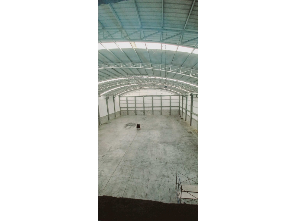 ARRIENDO BODEGA PARQUE INDUSTRIAL SIBERIA CALLE 80 - 2