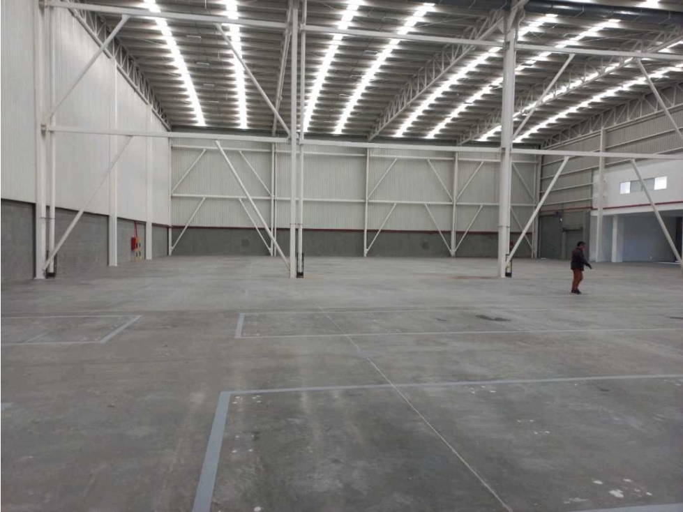 ARRIENDO BODEGA SIBERIA PARQUE INDUSTRIAL CALLE 80 - 3