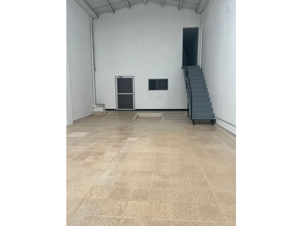 Arriendo Bodega y/o Local Comercial en Medellín Barrio Boston — foto 6