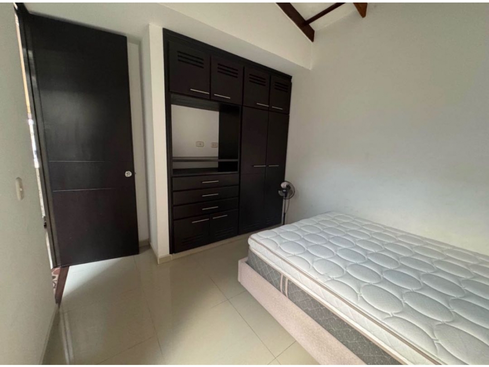 Arriendo casa amoblada en conjunto cerrado Villavicencio — foto 2