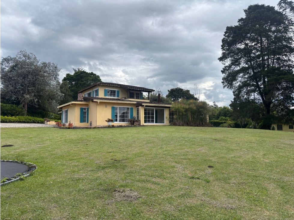 Arriendo inmueble comercial en Llanogrande con 12.500 m². A borde vía — foto 2