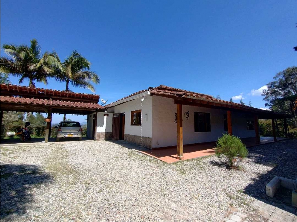 VENDO CASA CAMPESTRE EN RIONEGRO SECTOR SAJONIA VEREDA JAMAICA
