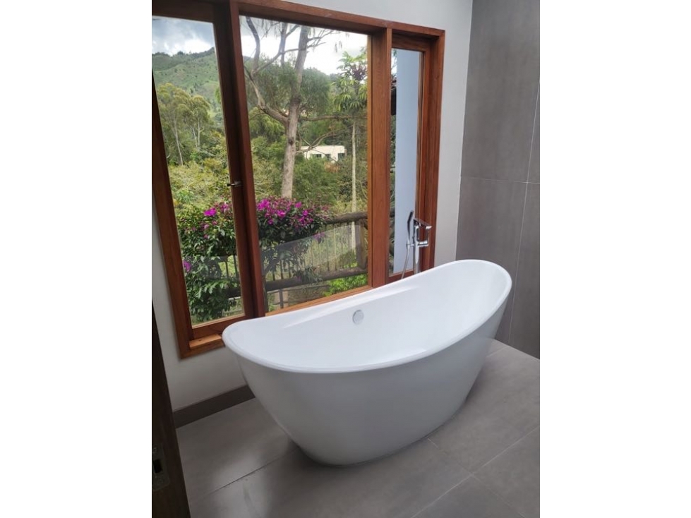 VENDO O ARRIENDO CASA COLINAS DE FIZEBAD REMODELADA CON PESEBRERAS