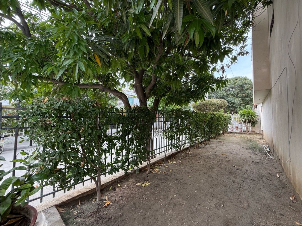 Arriendo casa comercial de esquina en El Prado, SMR - 3
