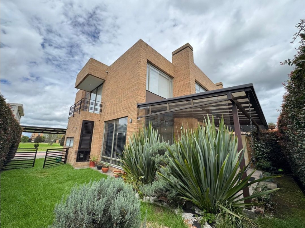 Arriendo casa de dos niveles en la milla de oro de cajica - 1