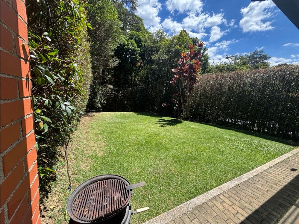 ARRIENDO CASA DE DOS NIVELES EN ENVIGADO LOMA LOS BENEDICTINOS — foto 3