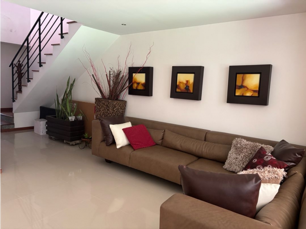 ARRIENDO CASA DE DOS NIVELES EN ENVIGADO LOMA LOS BENEDICTINOS — foto 4