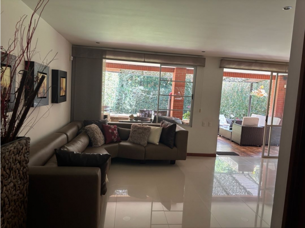 ARRIENDO CASA DE DOS NIVELES EN ENVIGADO LOMA LOS BENEDICTINOS — foto 5