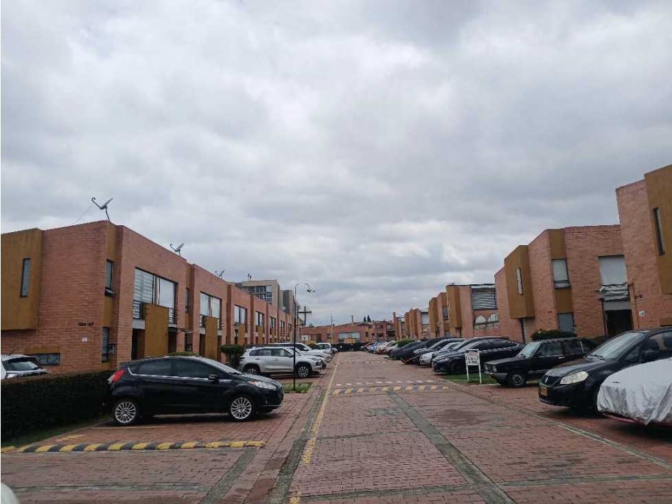 CASA EN ARRIENDO EN CHIA - 102 M² Y 2 PISOS - 1