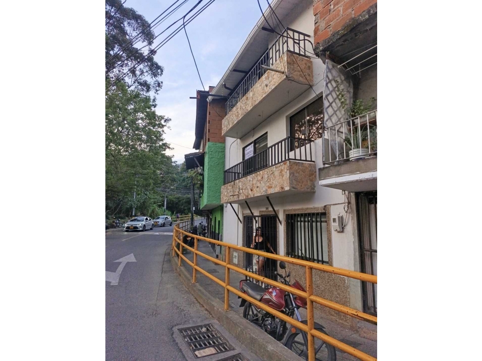 Arriendo casa en 2do. y3er. piso Itagüí, sector las bodegas