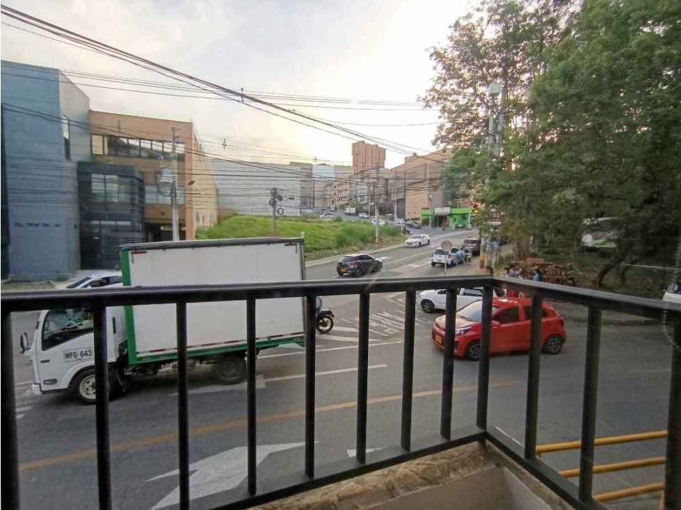 Arriendo casa en 2do. y3er. piso Itagüí, sector las bodegas - 3