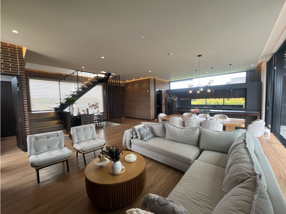 ARRIENDO CASA EN EL ALTO DE LAS PALMAS DOS NIVELES Y HERMOSA VISTA
