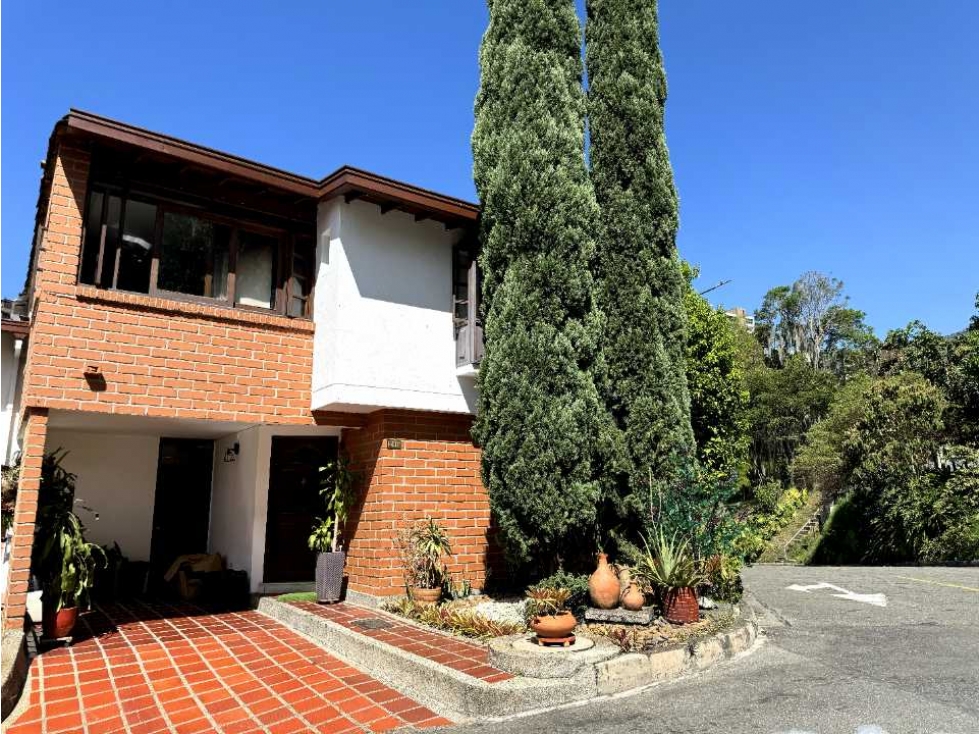VENTA DE CASA EN ENVIGADO SECTOR EL ESCOBERO