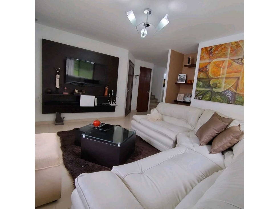 ARRIENDO CASA EN LA AV. SUR PEREIRA
