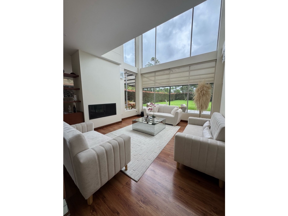 Arriendo casa en San Simón con amplia zona verde
