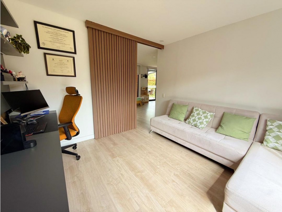 Arriendo casa esquinera semi independiente en Fontanar - 5