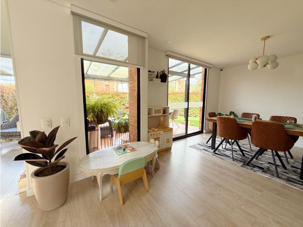 Arriendo casa esquinera semi independiente en Fontanar - 6