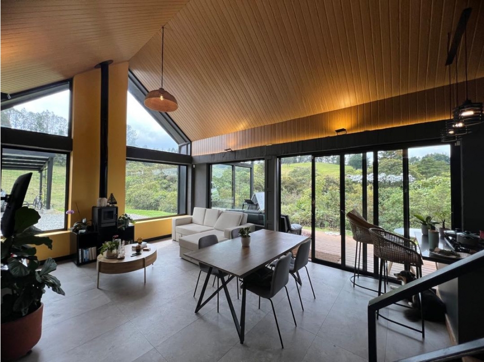 ARRIENDO CASA MODERNA CON ESPECTACULAR LOTE ALTO PALMAS VÍA AEROPUERTO