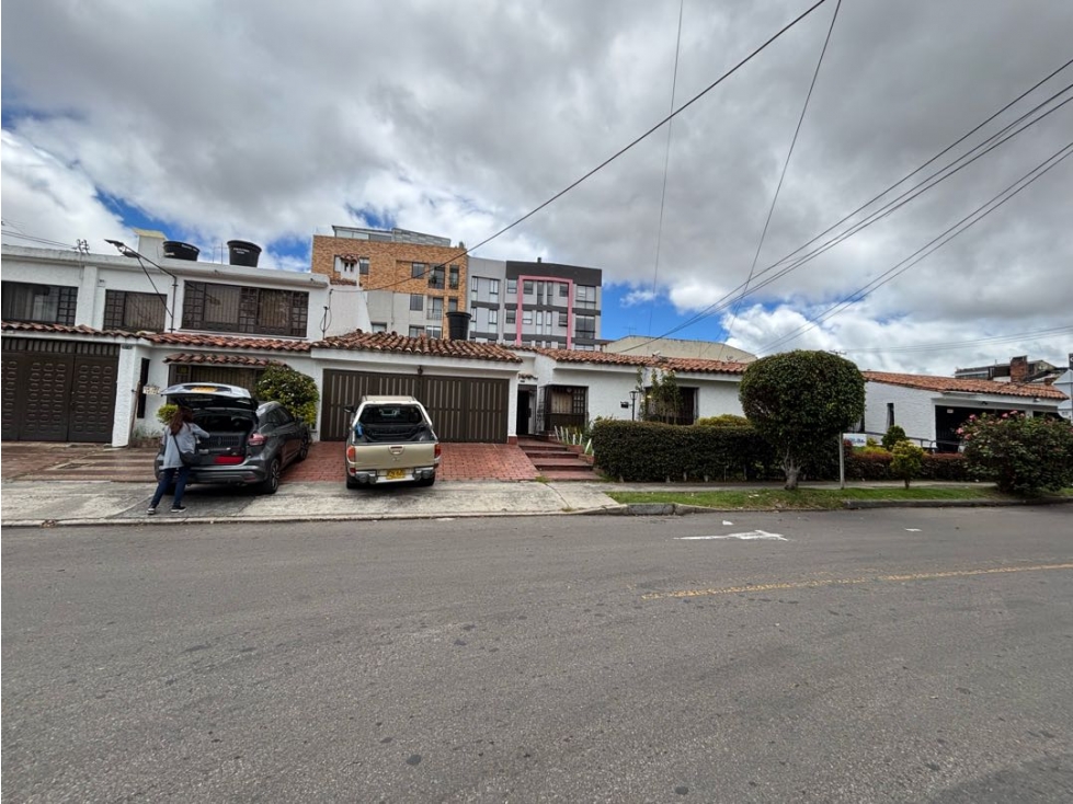 ARRIENDO OFICINA CASA ADECUADA 253m2 ALHAMBRA SUBA