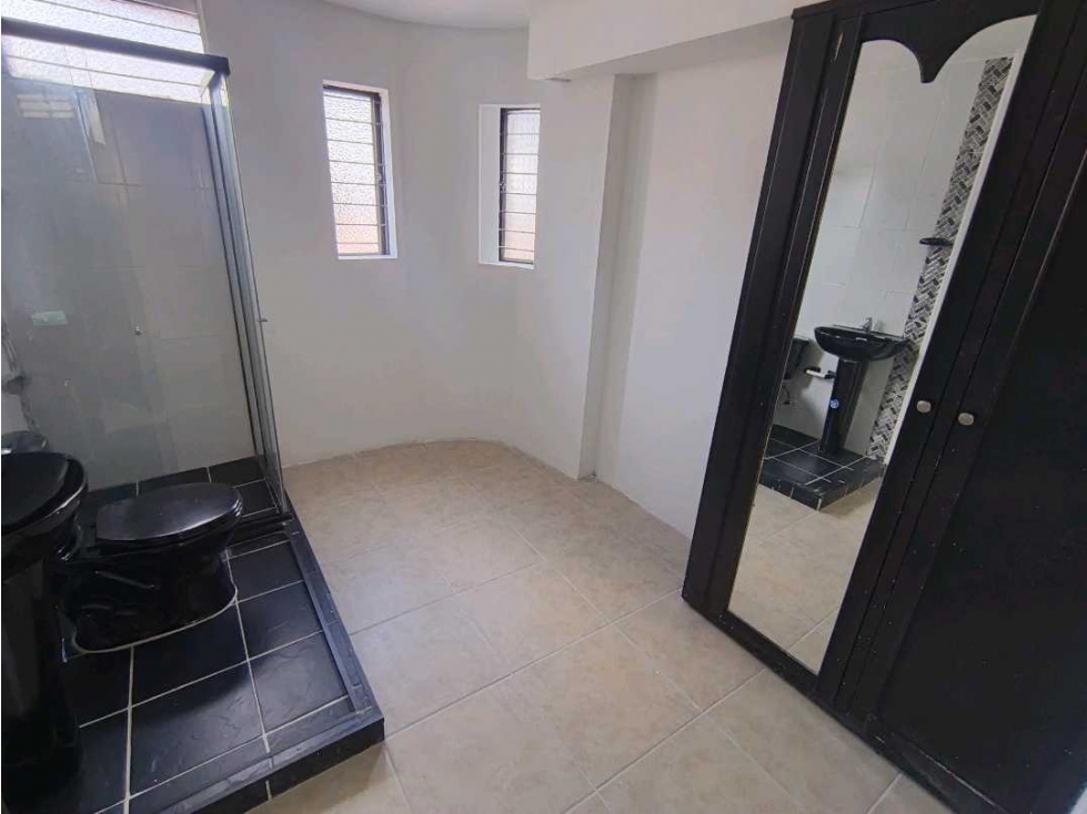 Arriendo casa primer piso santa monica,patio amplio — foto 4