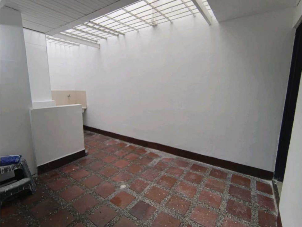 Arriendo casa primer piso santa monica,patio amplio — foto 5