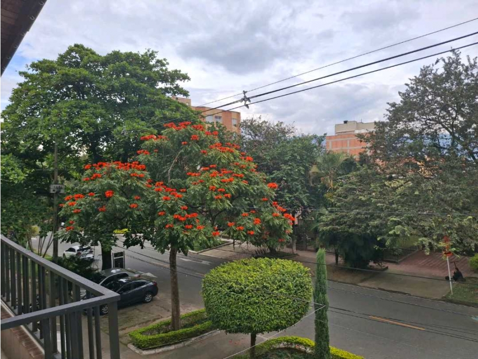 Arriendo casa segundo piso simon bolivar,4 alcobas,180 metros — foto 2