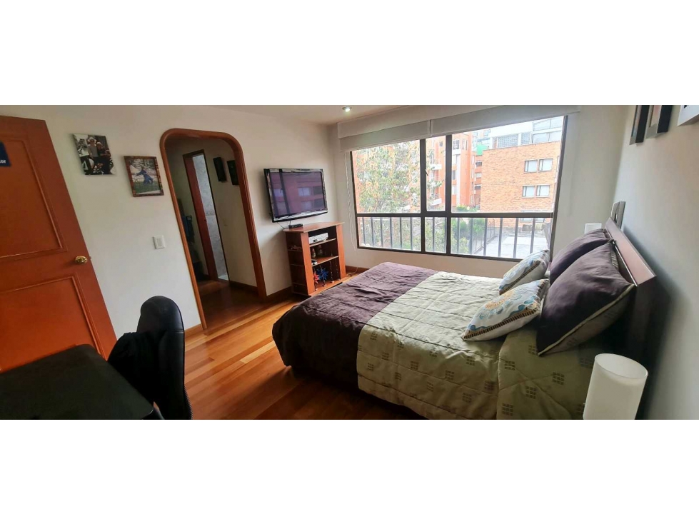 Arriendo vendo Chico Navarra 5 alcobas con baño 4 garajes terraza — foto 5