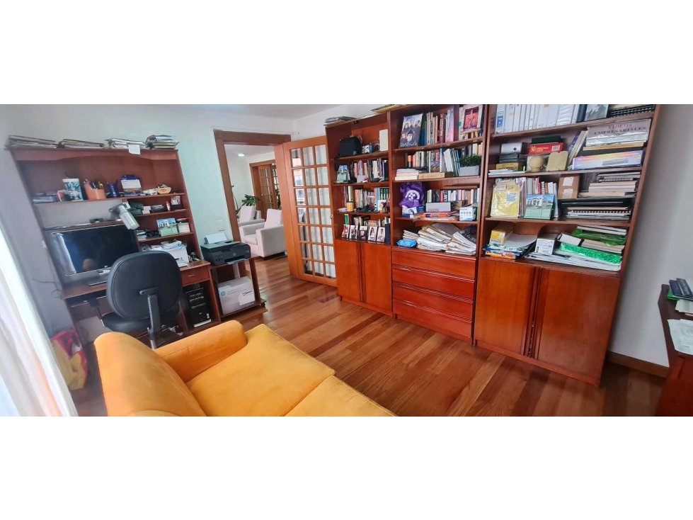 Arriendo vendo Chico Navarra 5 alcobas con baño 4 garajes terraza — foto 3